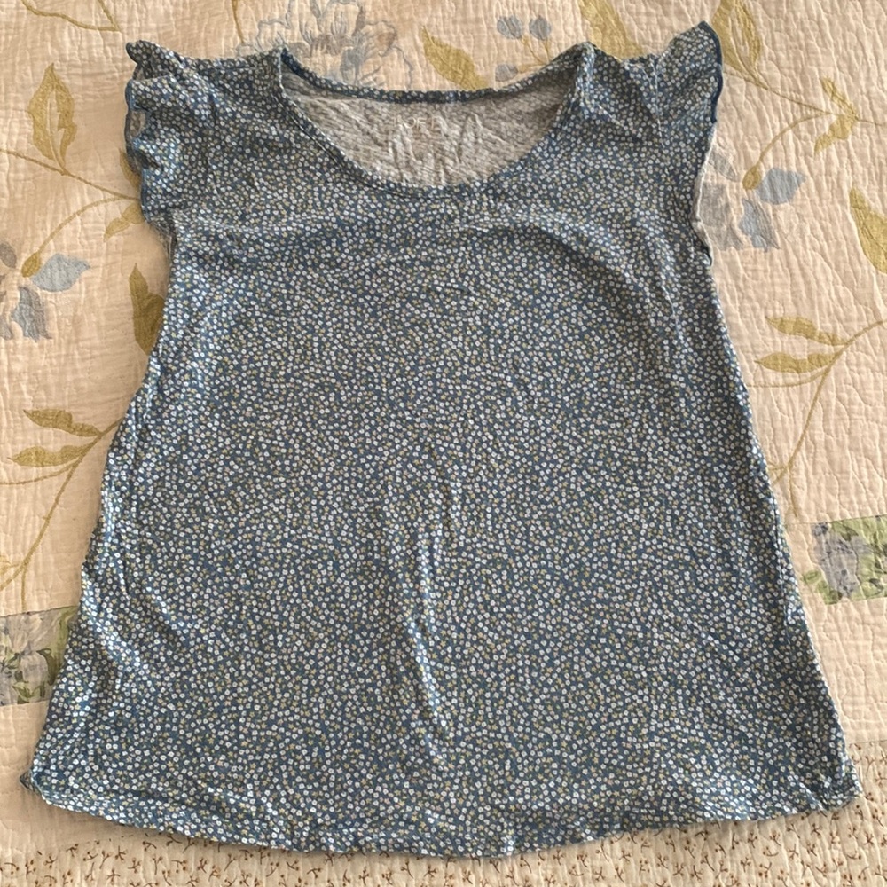 Loft outlet pre-own top.  Shirt is comfortable and stretchy.  Size S Petite